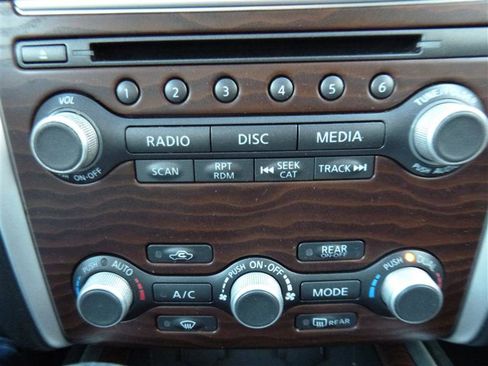 Used 2017 Nissan Pathfinder Platinum w/ Cargo Package image 18