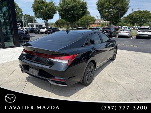 Used 2023 Hyundai Elantra SEL FWD image 6