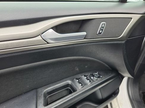 Used 2018 Ford Fusion SE w/ Fusion SE Technology Package FWD image 33