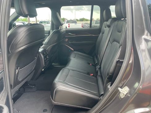 Used 2023 Jeep Grand Cherokee Overland AWD/4WD image 13