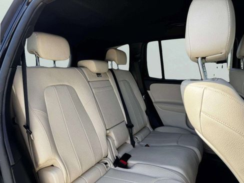 Used 2025 Mercedes-Benz GLB 250 image 40