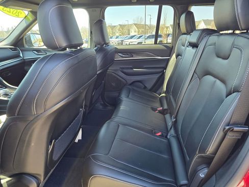 Used 2025 Jeep Grand Cherokee Limited image 25