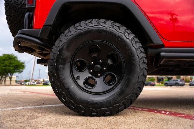 Used 2017 Jeep Wrangler Unlimited Rubicon w/ Connectivity Group AWD/4WD image 24