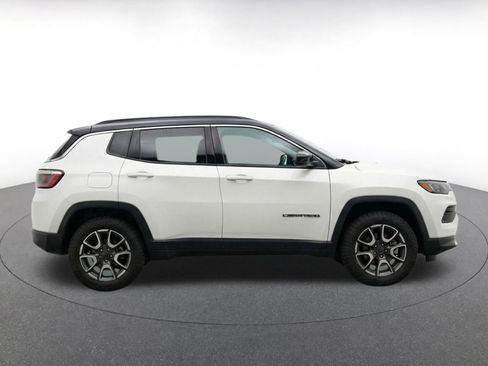 Used 2025 Jeep Compass Trailhawk AWD/4WD image 10
