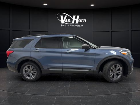 Used 2021 Ford Explorer XLT w/ Equipment Group 202A AWD/4WD image 8