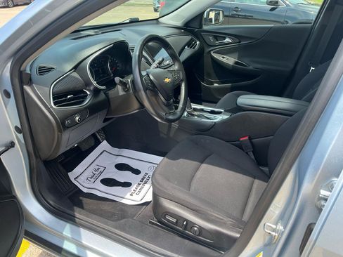 Used 2017 Chevrolet Malibu LT FWD image 7