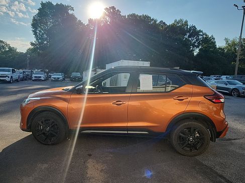 Used 2021 Nissan Kicks SR FWD image 2