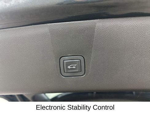 Used 2019 Chevrolet Traverse LT image 30