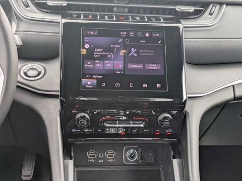 New 2025 Jeep Grand Cherokee Altitude image 16