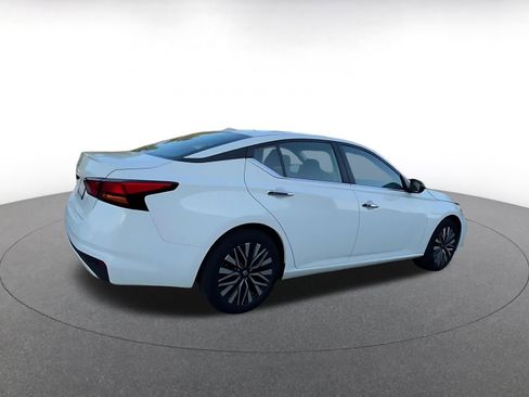 Used 2025 Nissan Altima 2.5 SV FWD image 15