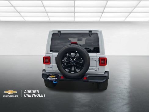 Used 2024 Jeep Wrangler Unlimited Sahara AWD/4WD image 4