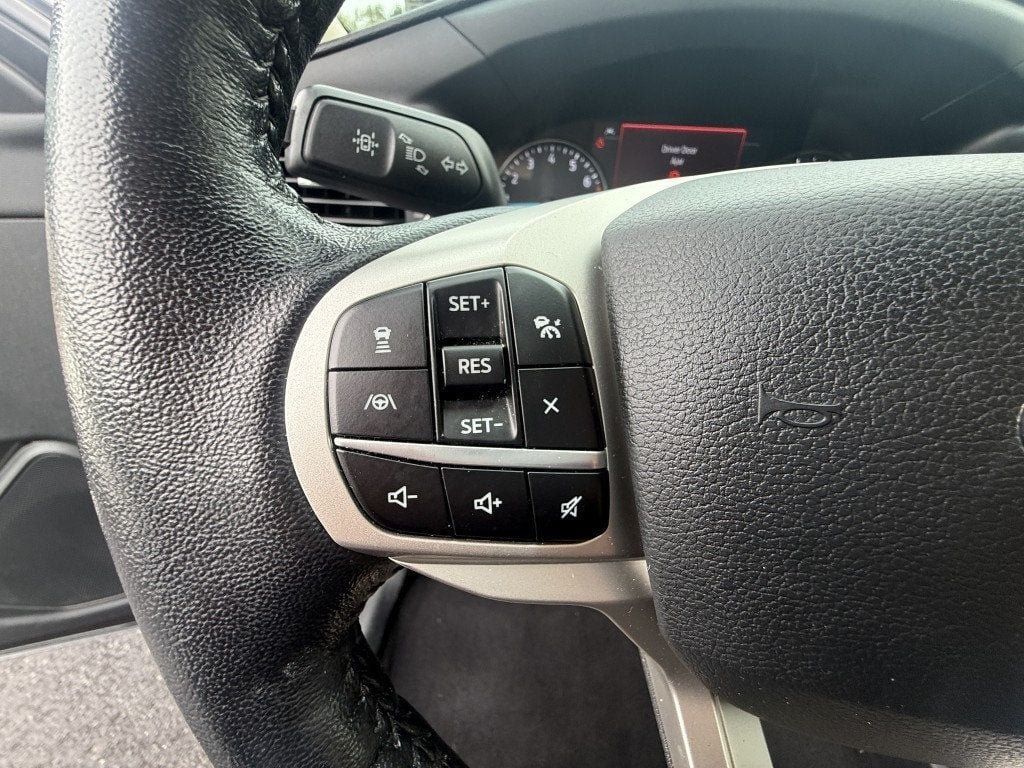 Used 2021 Ford Explorer Limited w/ Equipment Group 301A AWD/4WD image 13