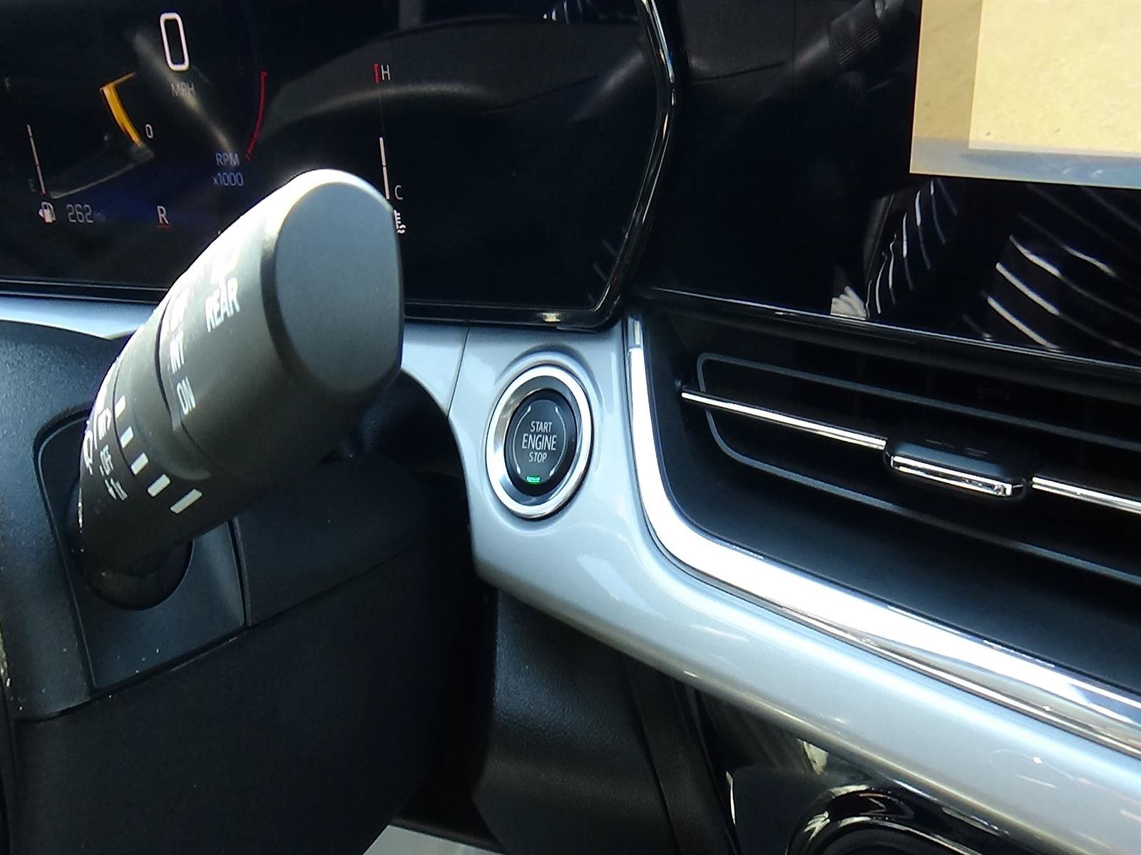 Used 2025 Chevrolet Trax LT FWD image 25
