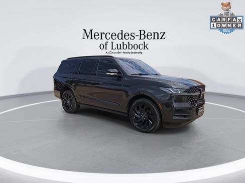 Used 2025 Lincoln Navigator Reserve w/ Jet Appearance Package AWD/4WD image 2