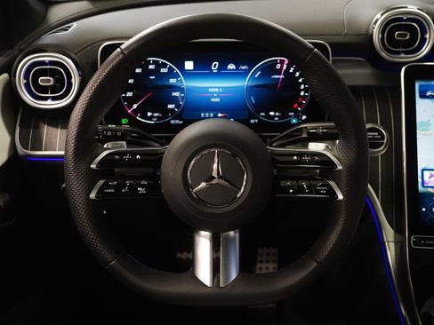 Used 2025 Mercedes-Benz GLC 350e 4MATIC image 16