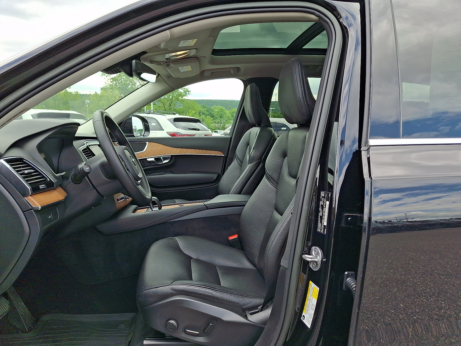 Certified 2023 Volvo XC90 B6 Plus w/ Protection Package Premier AWD/4WD image 14