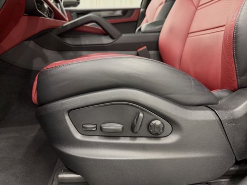 Certified 2025 Porsche Cayenne GTS image 34