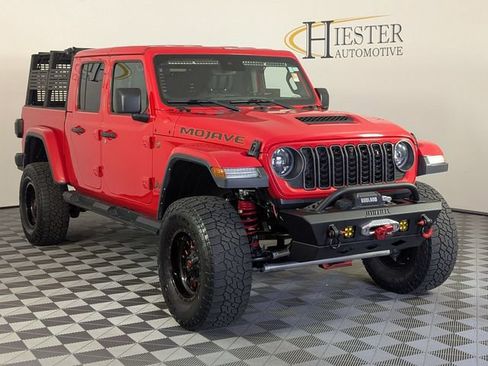 Used 2024 Jeep Gladiator Mojave AWD/4WD image 2