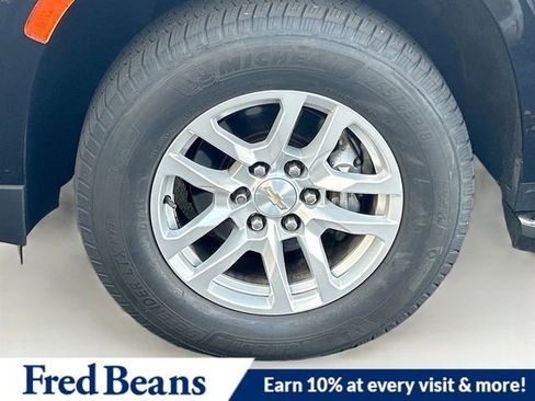 Used 2021 Chevrolet Suburban LT image 36