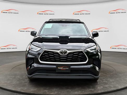 Used 2021 Toyota Highlander L AWD/4WD image 3