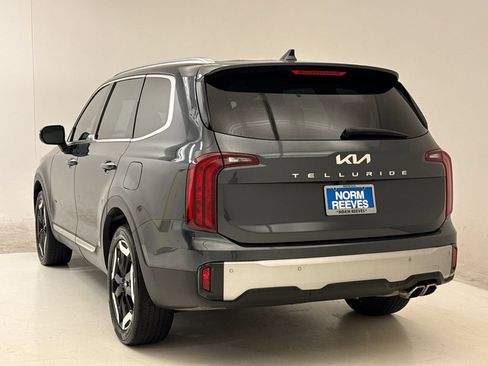 Used 2023 Kia Telluride S w/ S Sunroof Package FWD image 2
