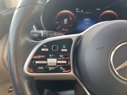 Used 2022 Mercedes-Benz GLC 300 4MATIC image 36