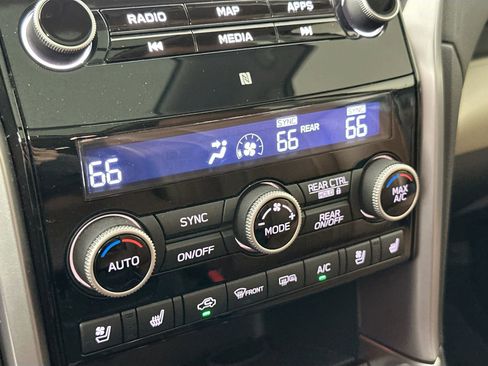 Used 2019 Subaru Ascent Touring w/ Popular Package #2 image 16