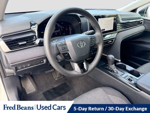 Used 2025 Toyota Camry LE FWD image 11