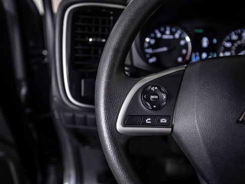 Used 2018 Mitsubishi Outlander ES FWD image 33