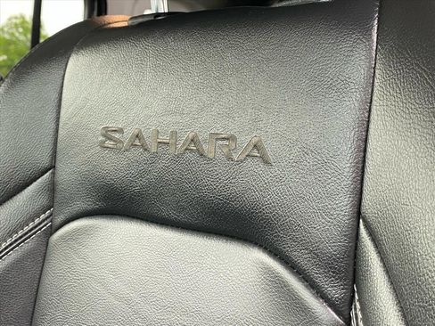 Used 2022 Jeep Wrangler Unlimited Sahara w/ Cold Weather Group AWD/4WD image 15