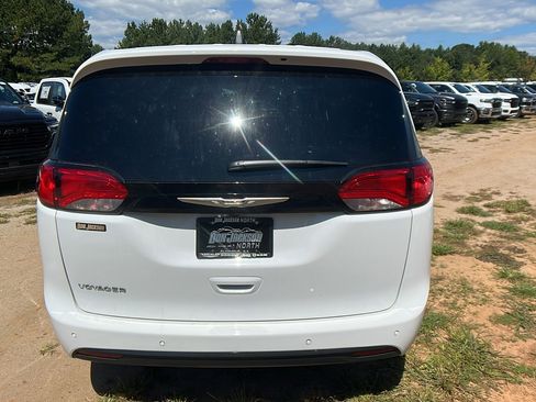 New 2026 Chrysler Voyager LX image 9