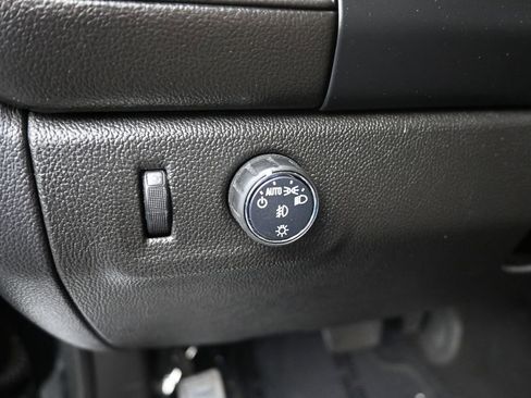 Used 2022 GMC Canyon Denali RWD image 17