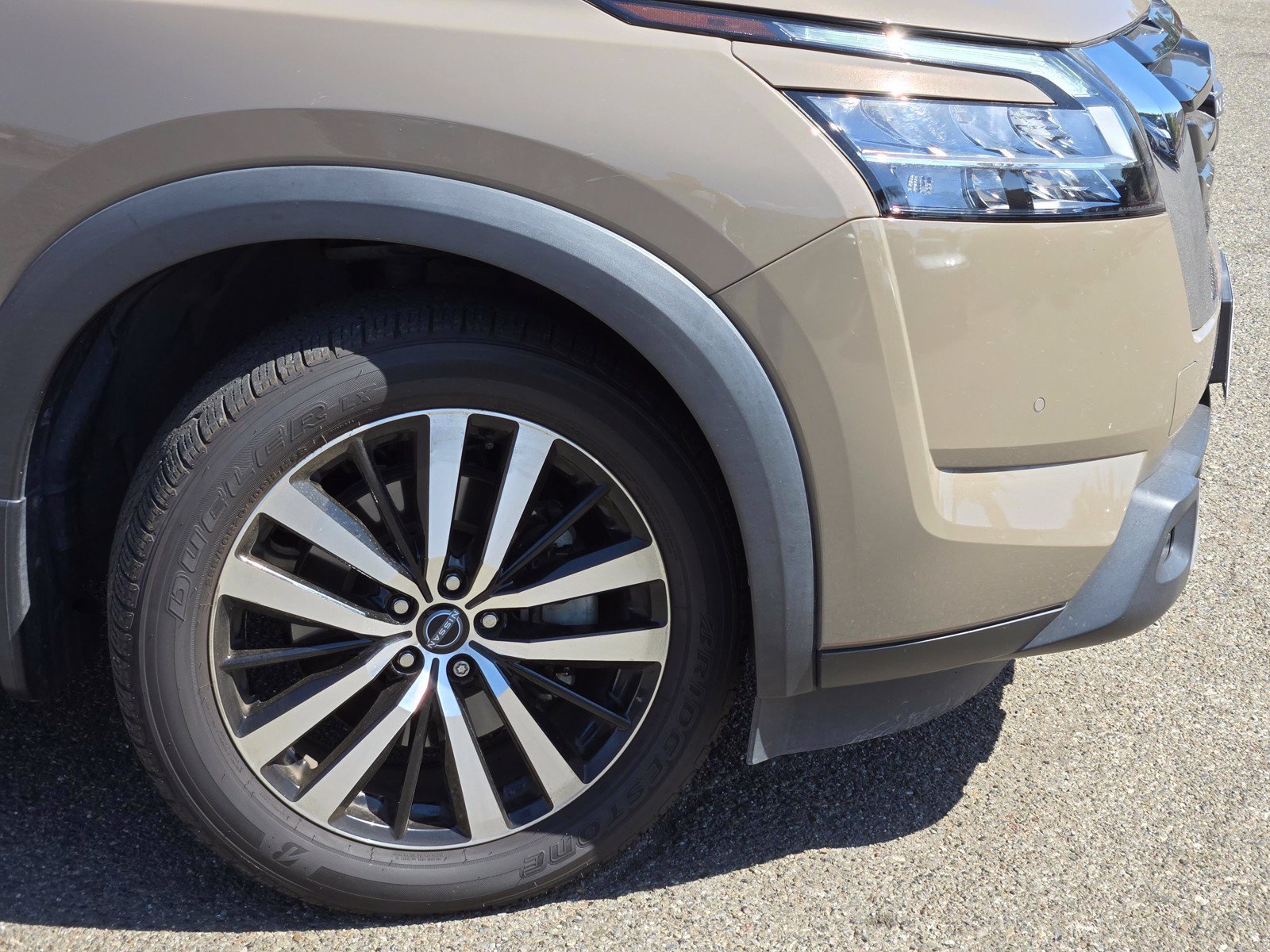 Used 2023 Nissan Pathfinder Platinum w/ Cargo Package AWD/4WD image 9