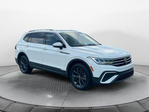 Used 2022 Volkswagen Tiguan SE FWD image 1
