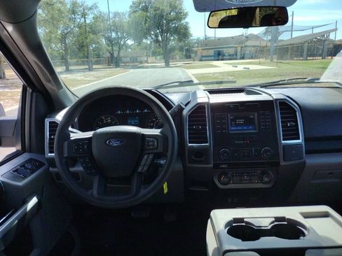 Used 2015 Ford F150 XLT image 15