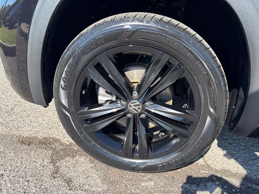 Used 2023 Volkswagen Atlas Cross Sport SEL R-Line AWD/4WD image 11