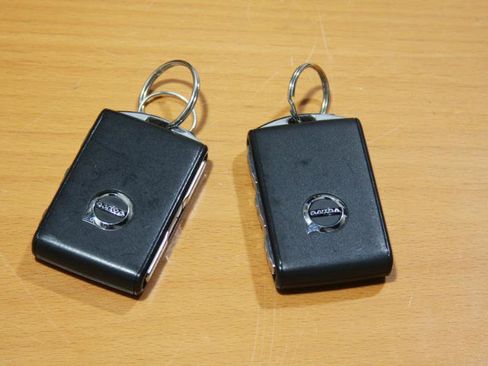 Used 2018 Volvo S90 T5 Momentum w/ Convenience Package image 2