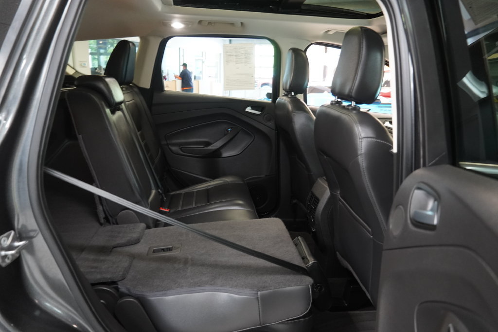 Used 2018 Ford Escape Titanium w/ Ford Safe & Smart Package AWD/4WD image 34