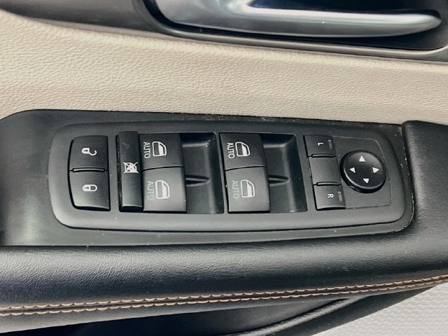 Used 2020 Chrysler Pacifica Touring-L Plus FWD image 12