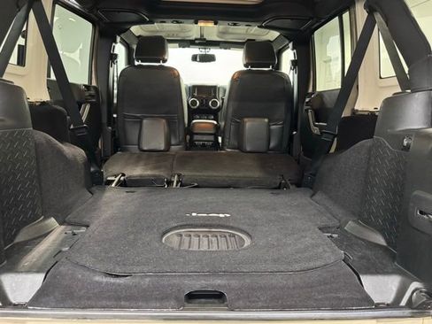 Used 2017 Jeep Wrangler Unlimited Sahara w/ Connectivity Group image 31