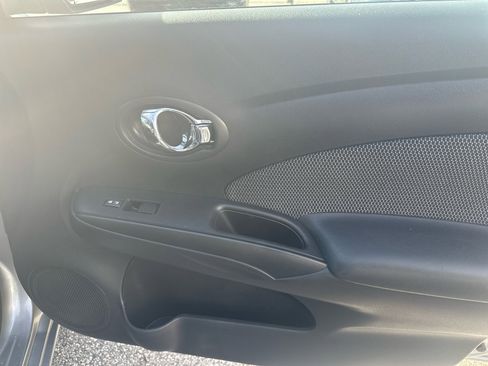 Used 2014 Nissan Versa SV w/ Convenience Package image 12