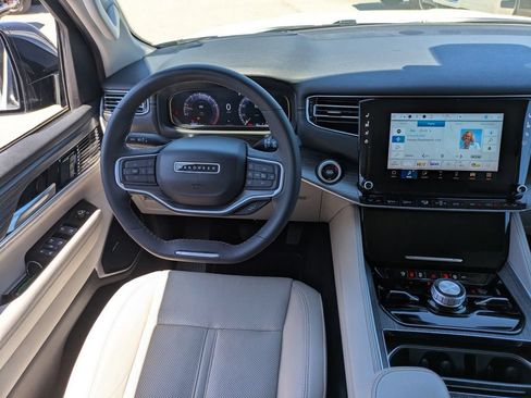 Used 2024 Jeep Wagoneer Series III AWD/4WD image 21
