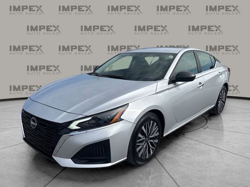 Used 2025 Nissan Altima 2.5 SV image 1