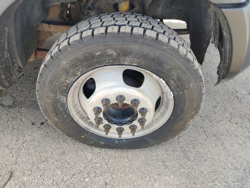 Used 2011 RAM 5500 4x4 Crew Cab image 3