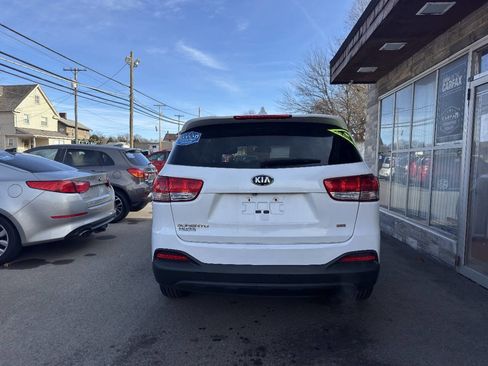 Used 2016 Kia Sorento FWD image 5