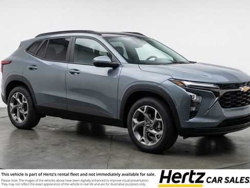 Used 2025 Chevrolet Trax LT image 1