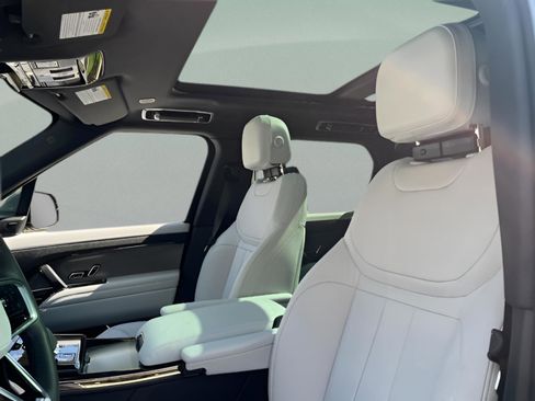 Used 2025 Land Rover Range Rover Sport image 27