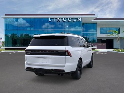 New 2025 Lincoln Navigator Reserve w/ Jet Appearance Package AWD/4WD image 8