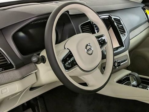Used 2023 Volvo XC90 B5 Plus w/ Protection Package Premier AWD/4WD image 21