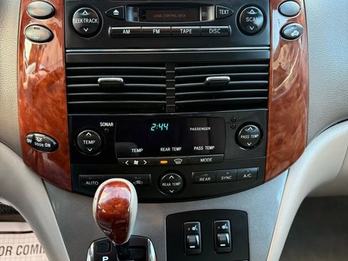 Used 2004 Toyota Sienna XLE Limited image 11